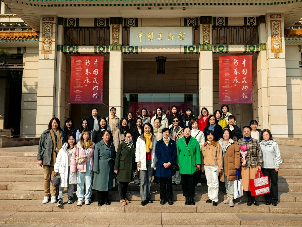 美术馆合影.jpg